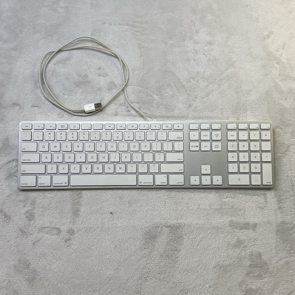 Apple Wired Aluminum Keyboard A1243 USB Full Size Numeric Keypad Tested